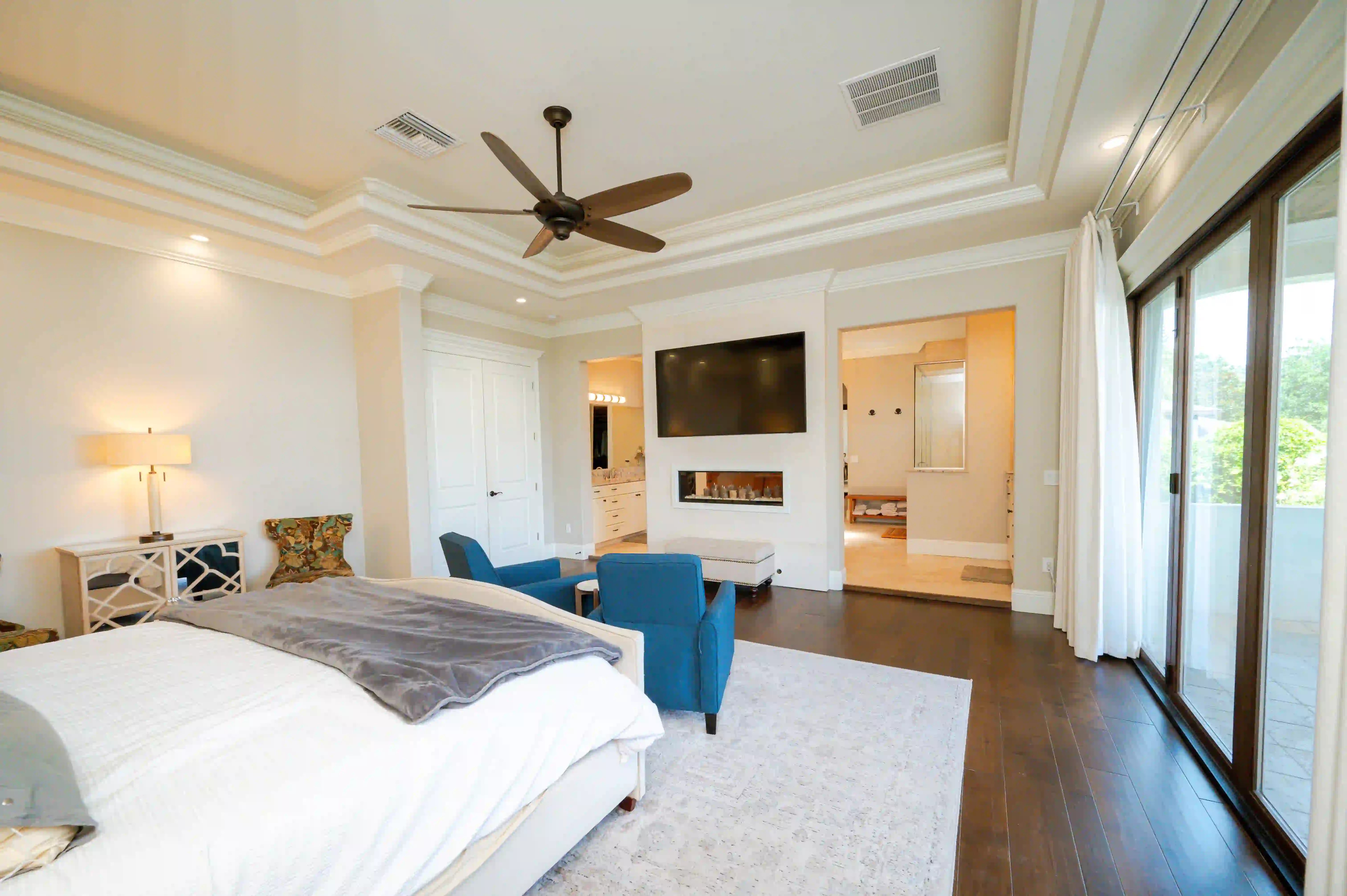 Master Suite Fireplace & Bath Entry